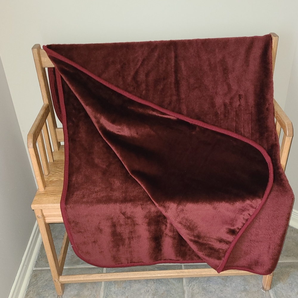 Velvety Throw blanket